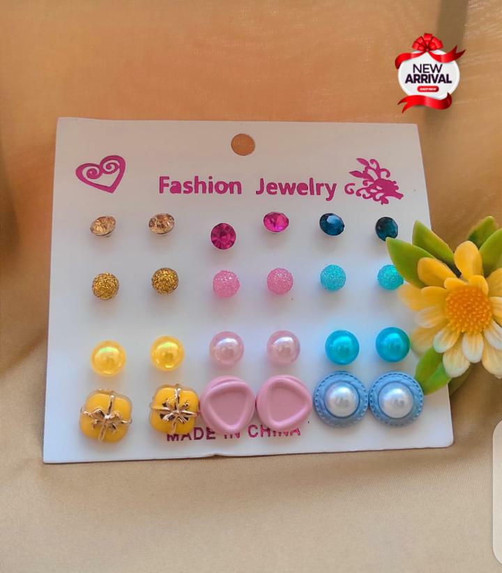 💞Beautiful different colors & different style studs 4 Girls💞